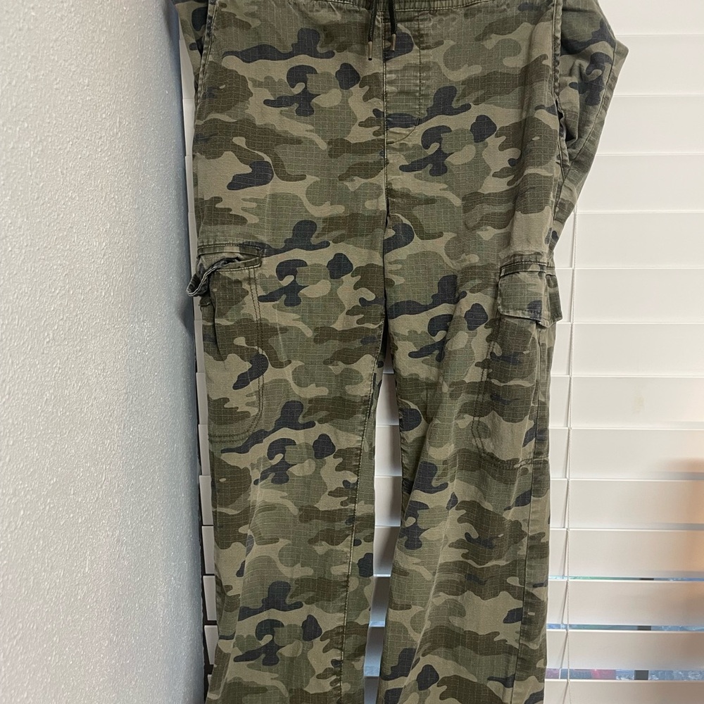 Old Navy Men's Green Camouflage Cargo Pants